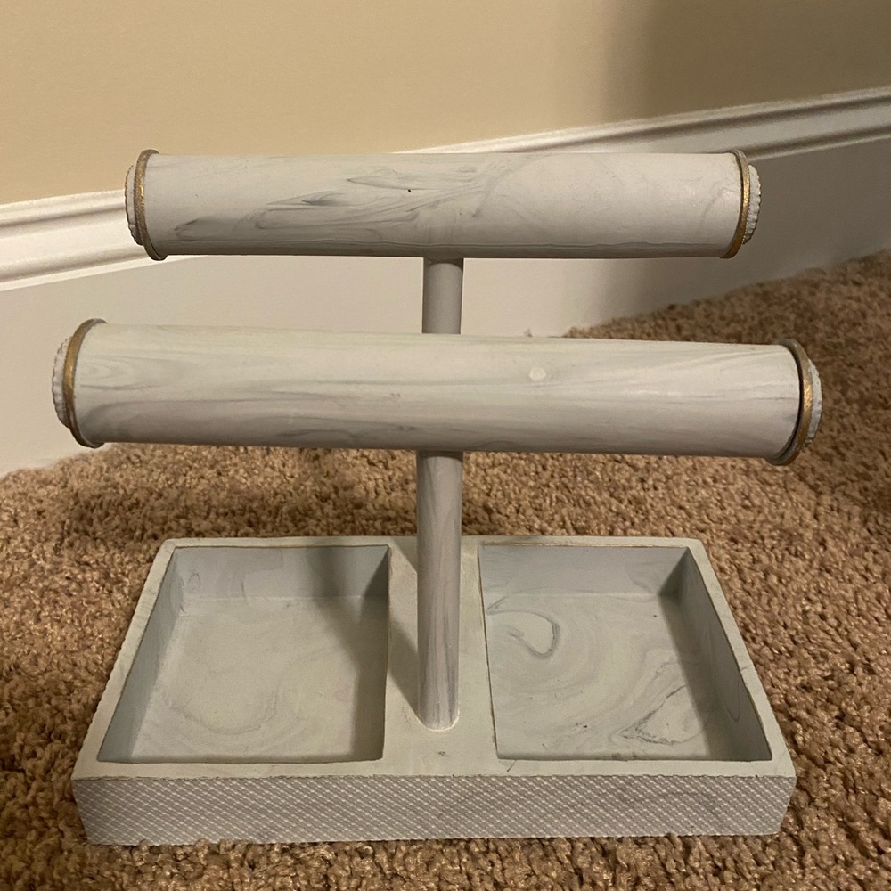 Jewelry/bracelet holder